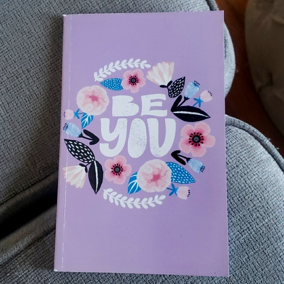 Books - Picture 3 of 5